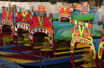 Trajineras no embarcadeiro principal de Xochimilco, Cidade do México